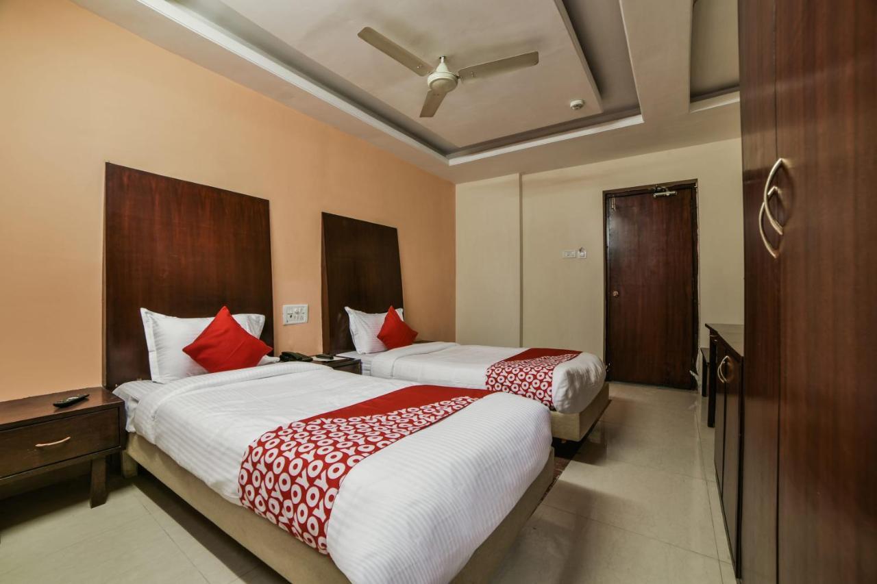 Oyo 16061 Holly Hock Hotel