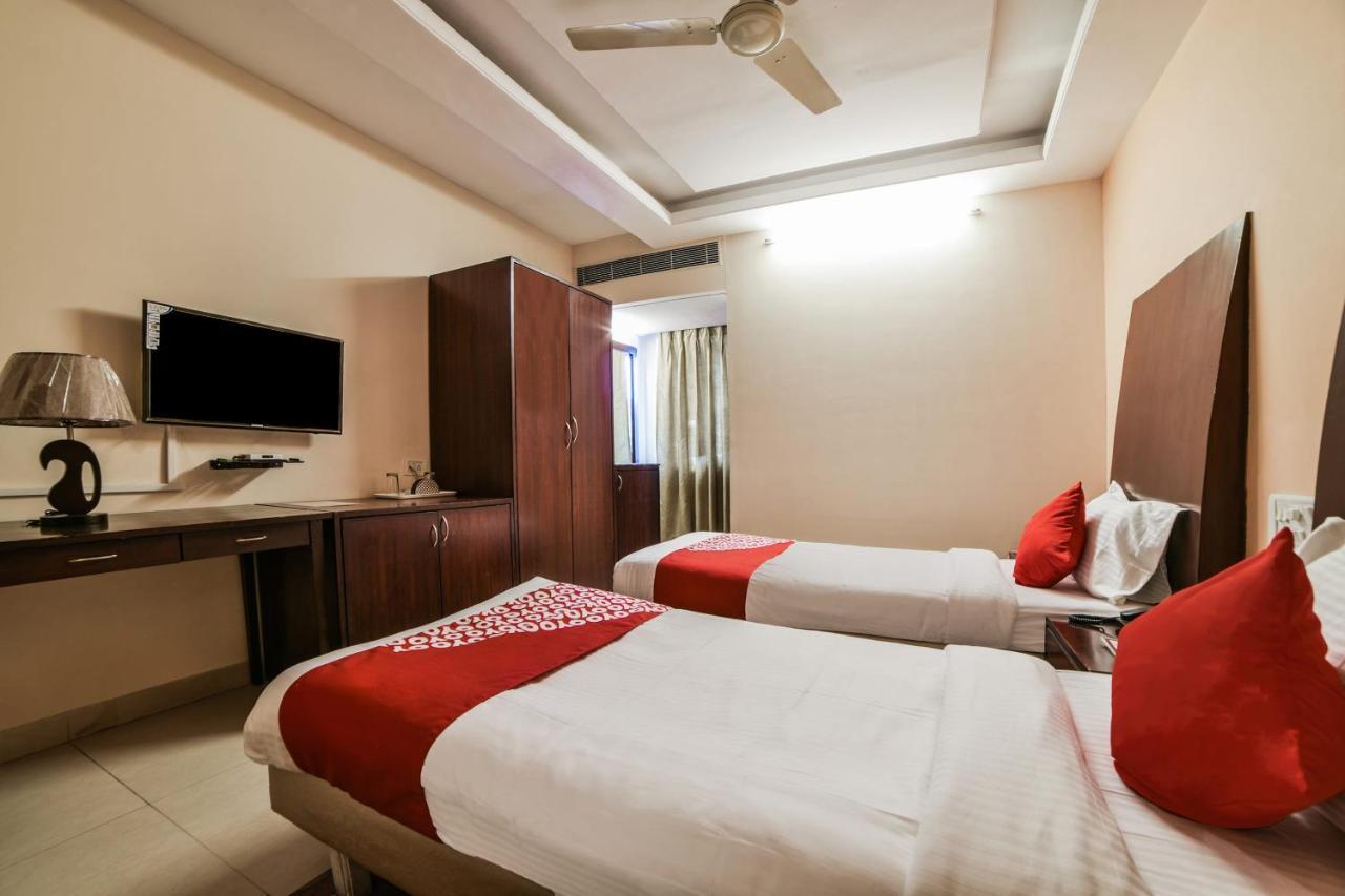 Hotel Oyo 16061 Holly Hock Hyderabad
