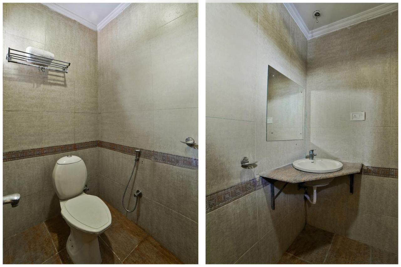 Oyo 16061 Holly Hock Hotel 3*