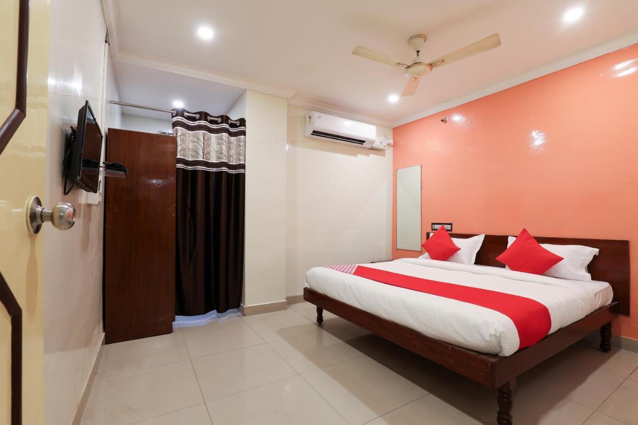 Oyo 15753 Vishnu Priya Residency 3* Hyderabad