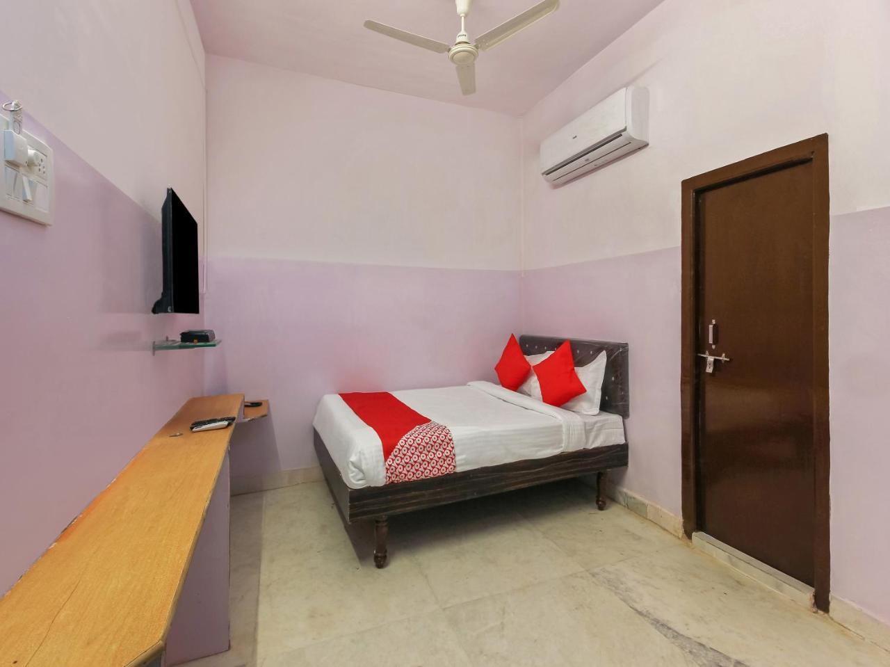 Oyo 22085 Raj Banjara White House Hyderabad