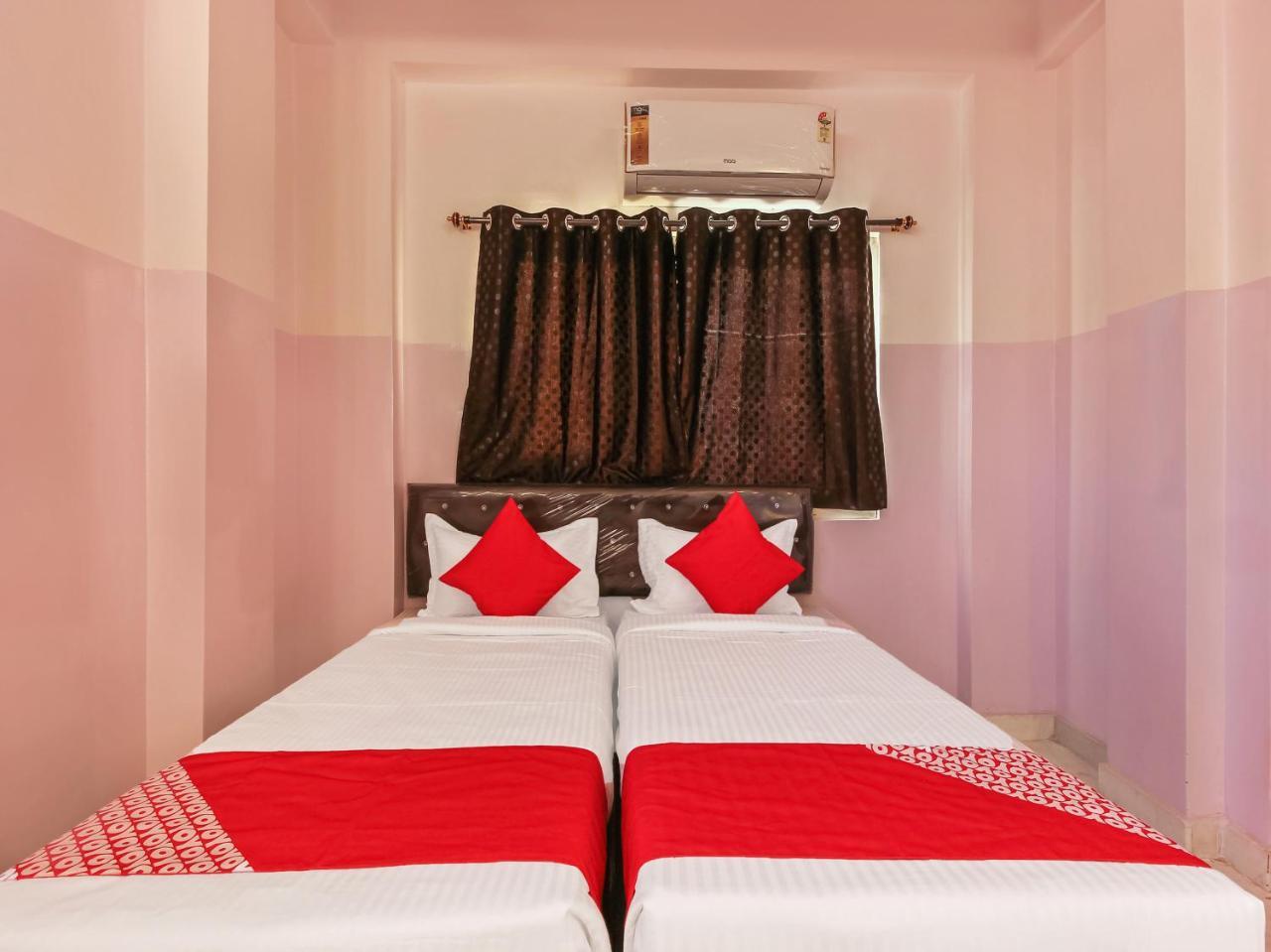 Oyo 22085 Raj Banjara White House Hotel