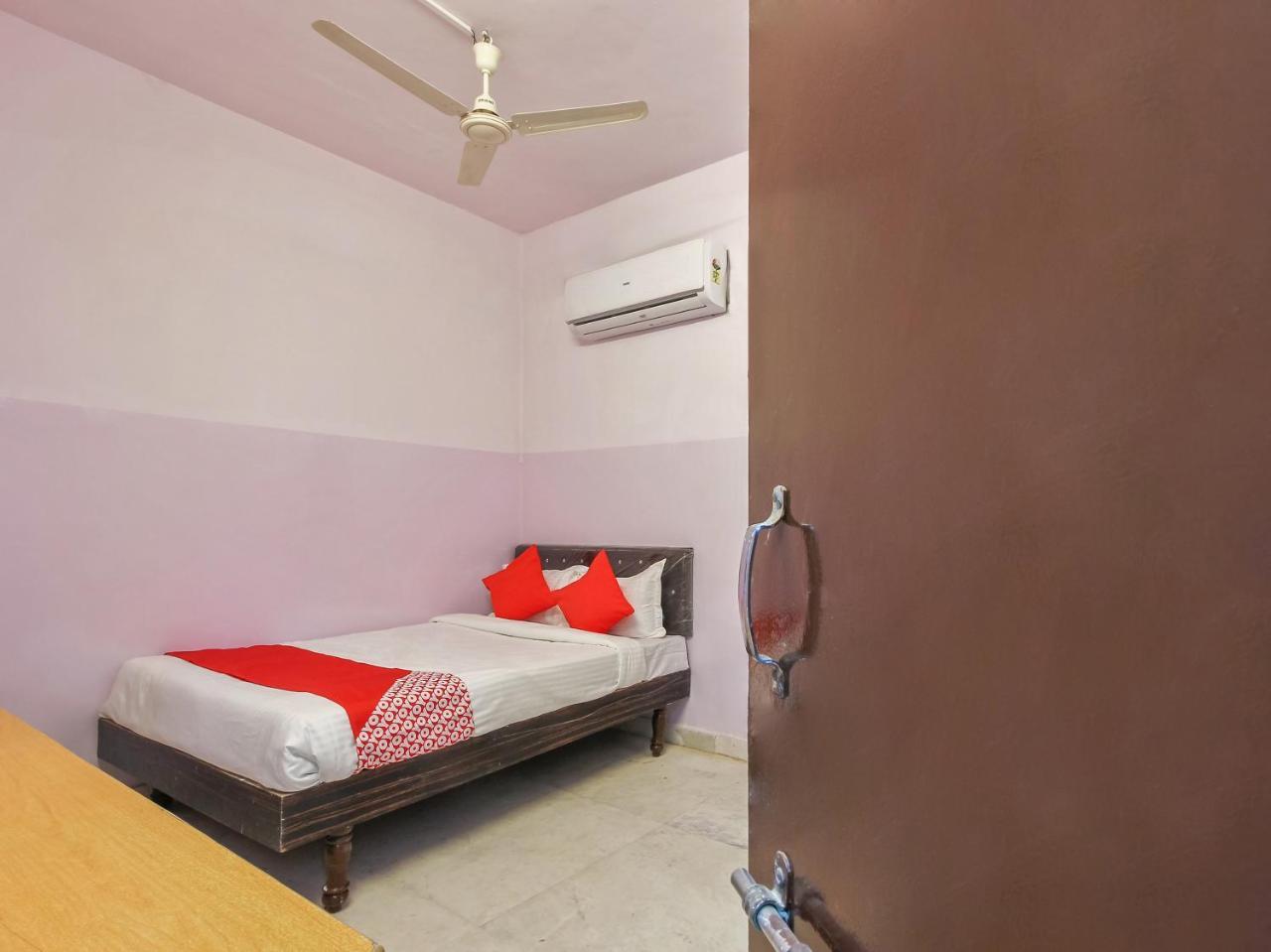 Hotel Oyo 22085 Raj Banjara White House Hyderabad