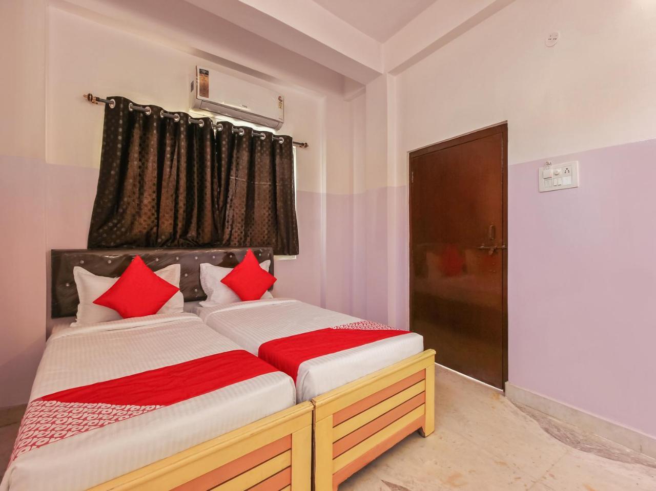 Oyo 22085 Raj Banjara White House Hyderabad