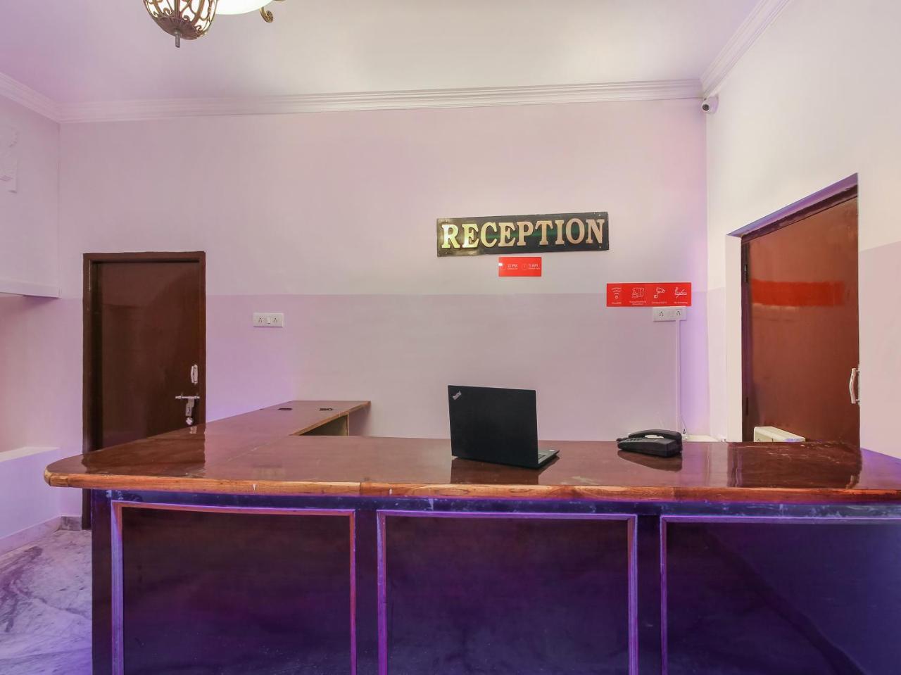Oyo 22085 Raj Banjara White House Hotel Hyderabad