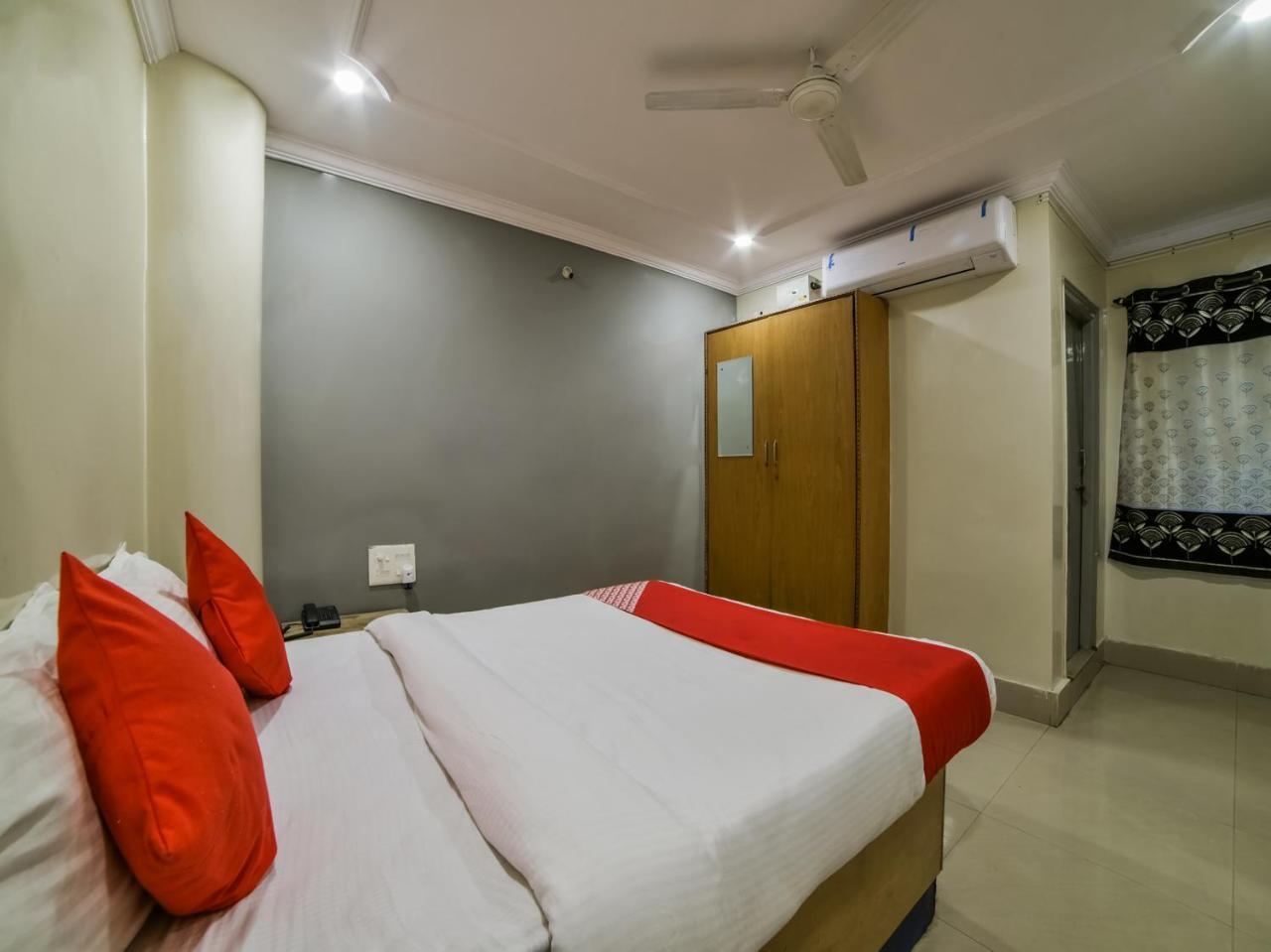 Oyo 15752 Kbr Residency 3*