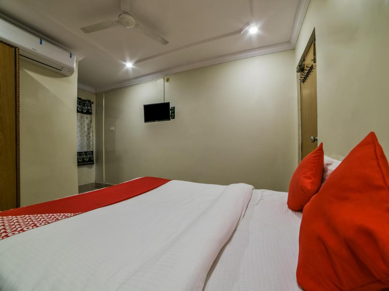 Oyo 15752 Kbr Residency 3*