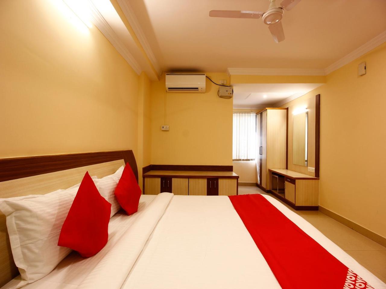 Oyo 14671 Sri Sai Regency Hotel 2*