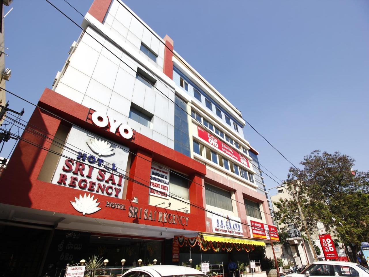 Oyo 14671 Sri Sai Regency Hotel