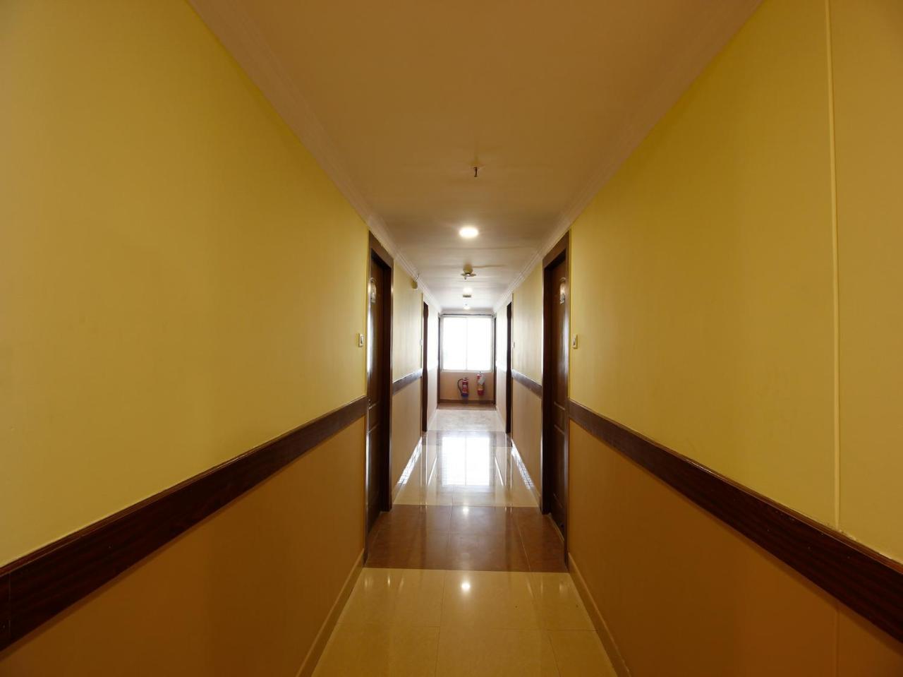 Hotel Oyo 14671 Sri Sai Regency