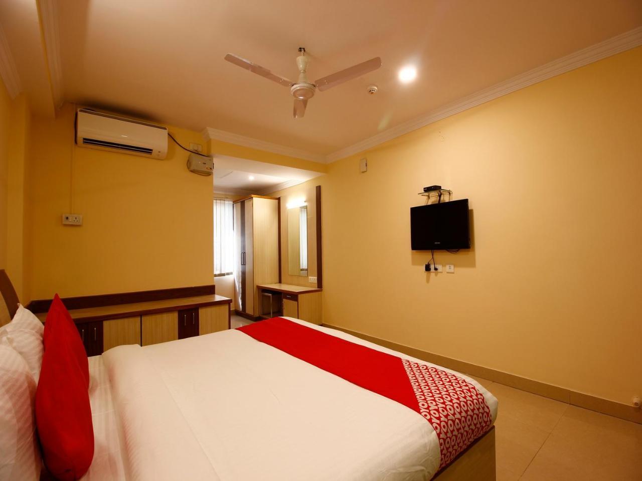 Hotel Oyo 14671 Sri Sai Regency