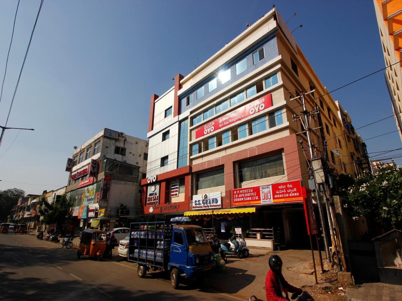 Oyo 14671 Sri Sai Regency Hotel Hyderabad