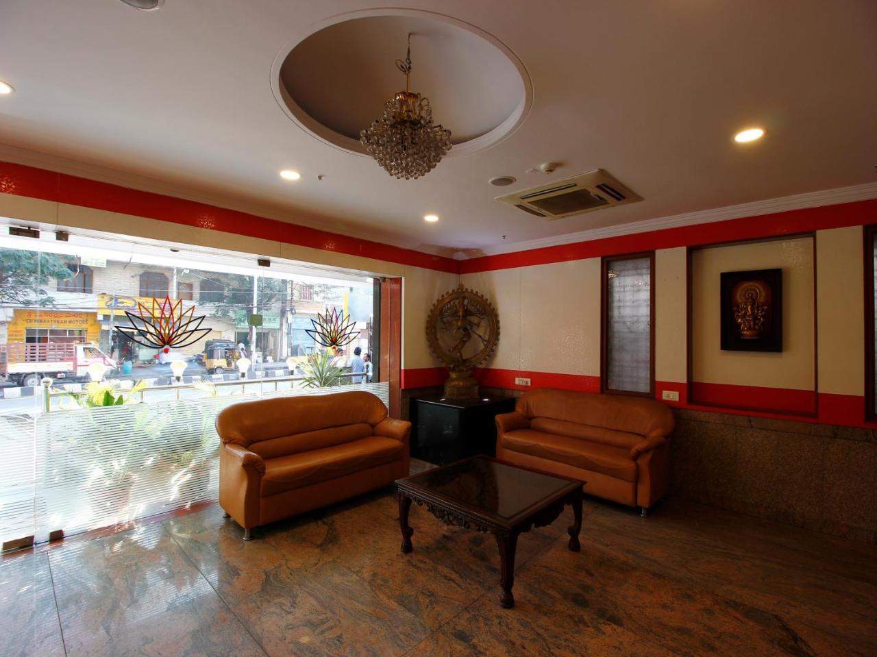 Hotel Oyo 14671 Sri Sai Regency