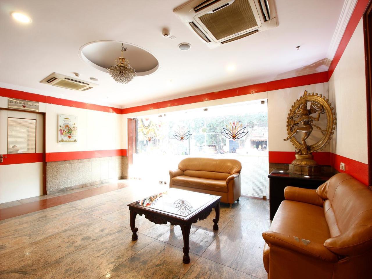 Hotel Oyo 14671 Sri Sai Regency 2*