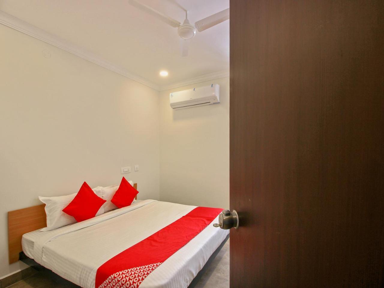 Oyo Flagship 13544 Sri Sai Nilayam Hotel 3*