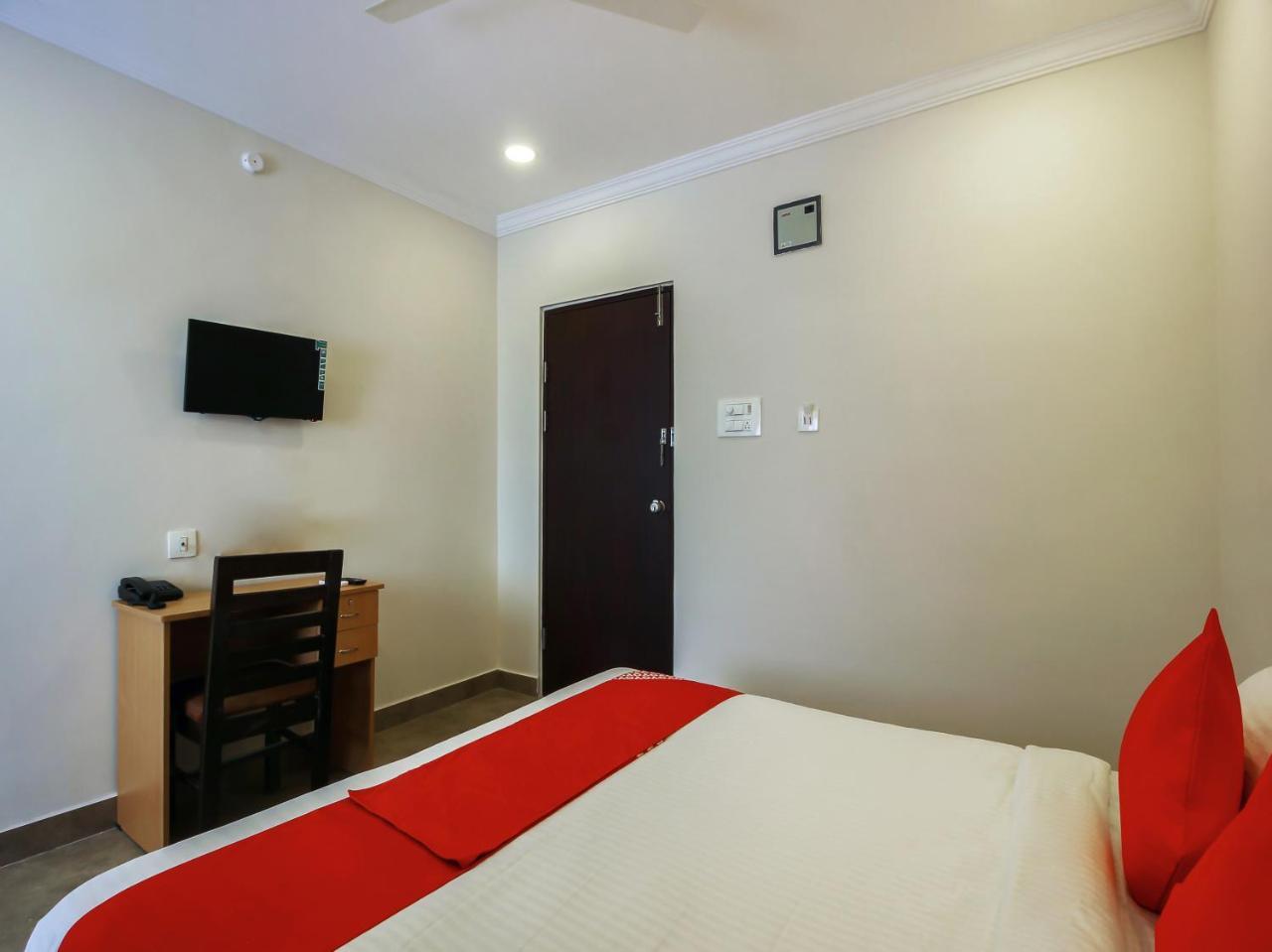Oyo Flagship 13544 Sri Sai Nilayam 3* Hyderabad