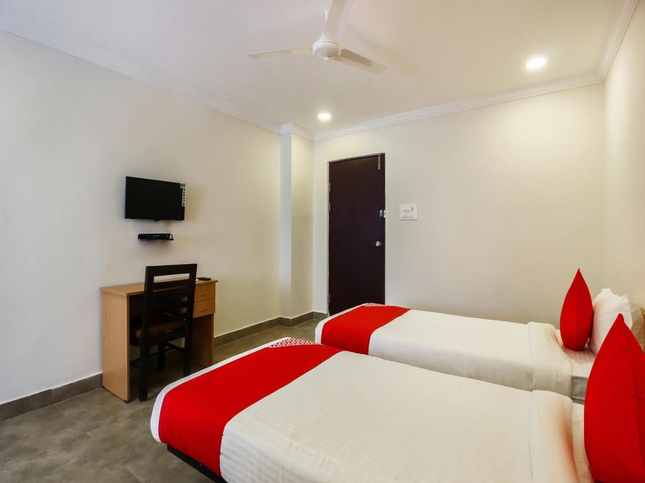 Oyo Flagship 13544 Sri Sai Nilayam Hyderabad