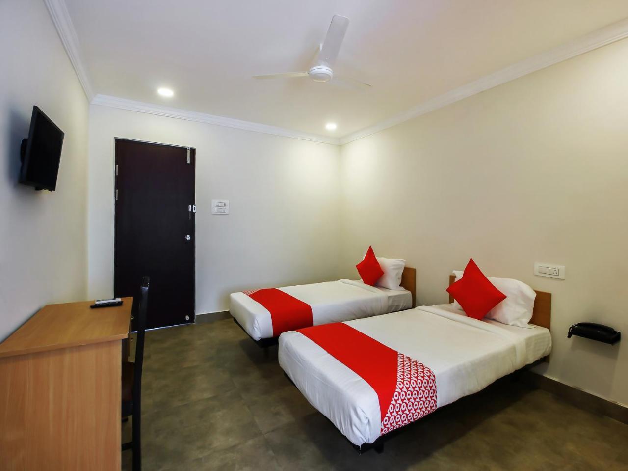 Oyo Flagship 13544 Sri Sai Nilayam Hyderabad