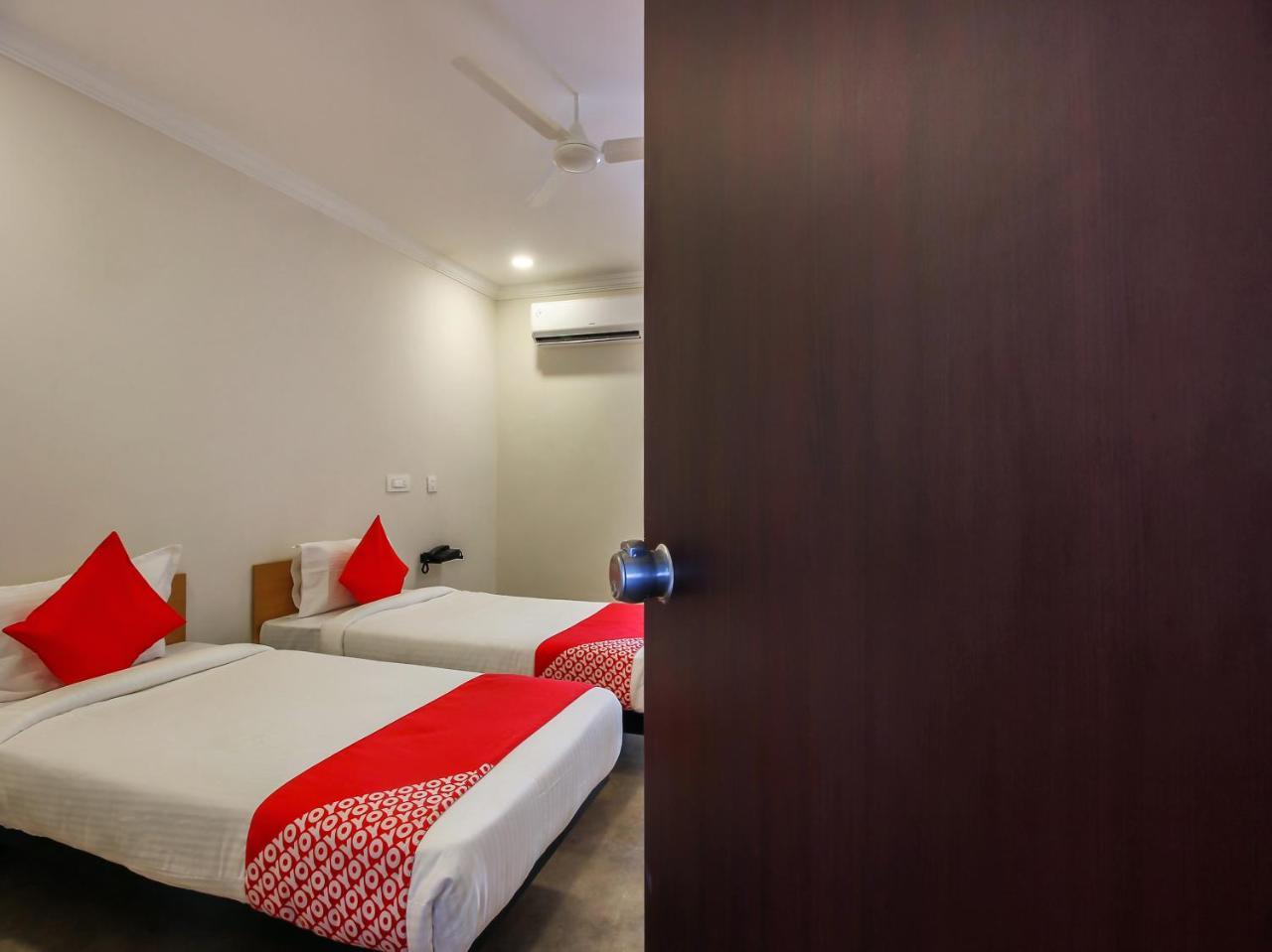 Oyo Flagship 13544 Sri Sai Nilayam Hotel 3*