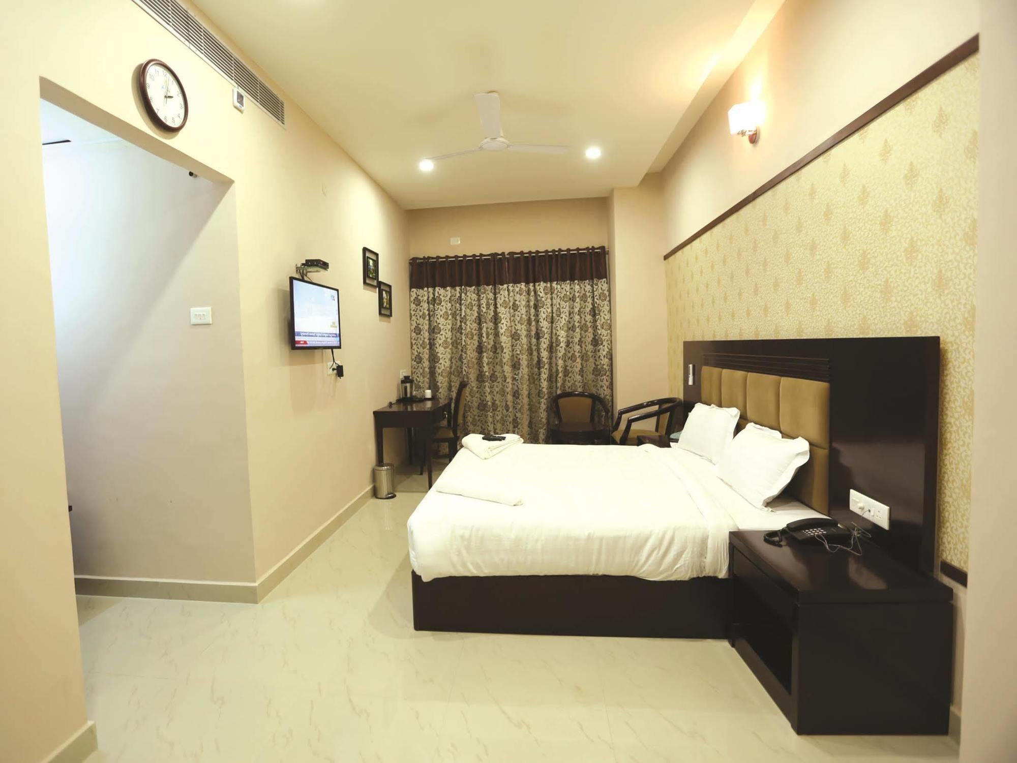 Hotel Sitara Grand Ramchandrapuram 2*