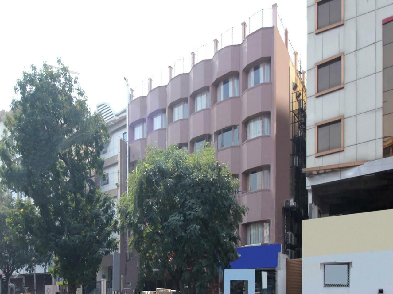 Oyo Flagship 19581 Raj Classic Mg Road Hotel 3*