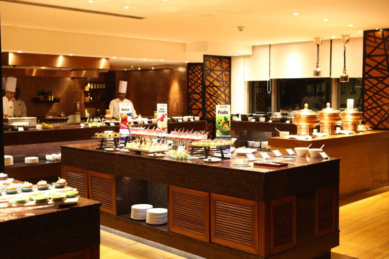 Hotel Radisson Blu Plaza Banjara Hills 5*