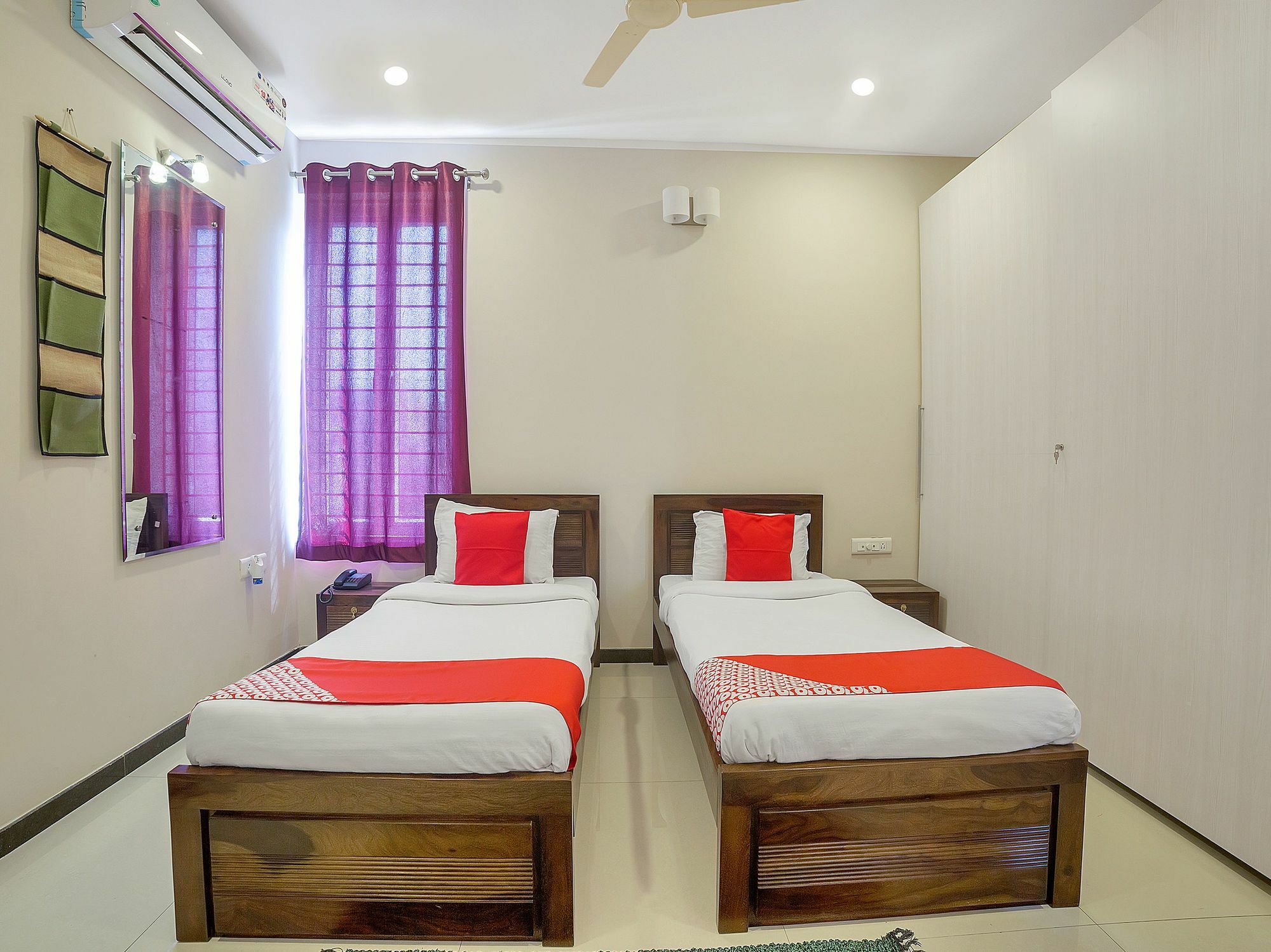 Oyo 12663 Abode Platina 3* Hyderabad