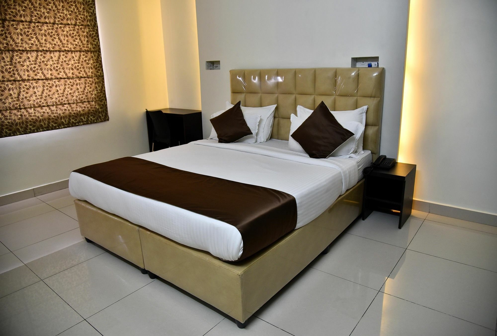 Treebo Emerald Hotel