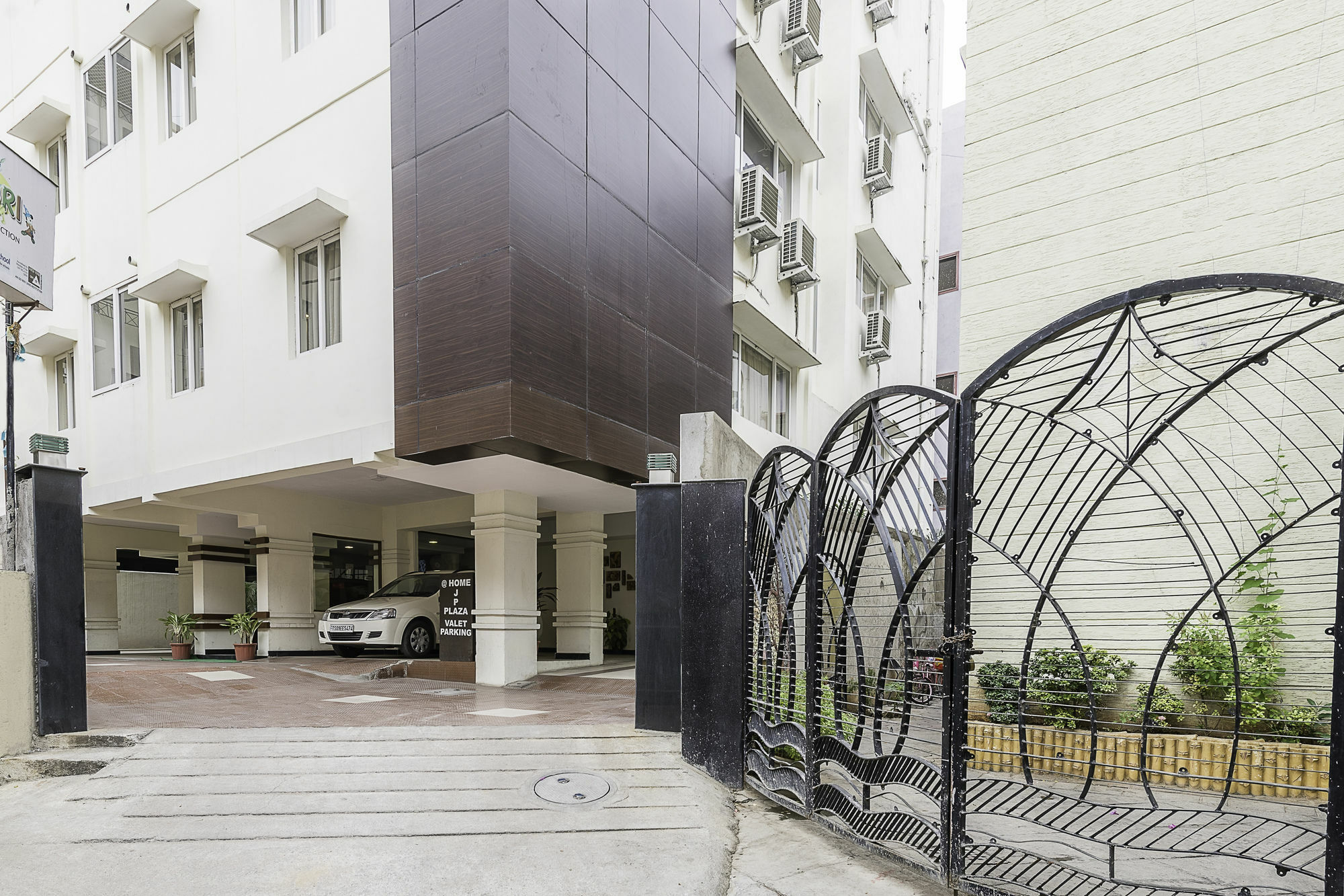 Hotel Treebo Trend Jp Plaza Nampally Hyderabad