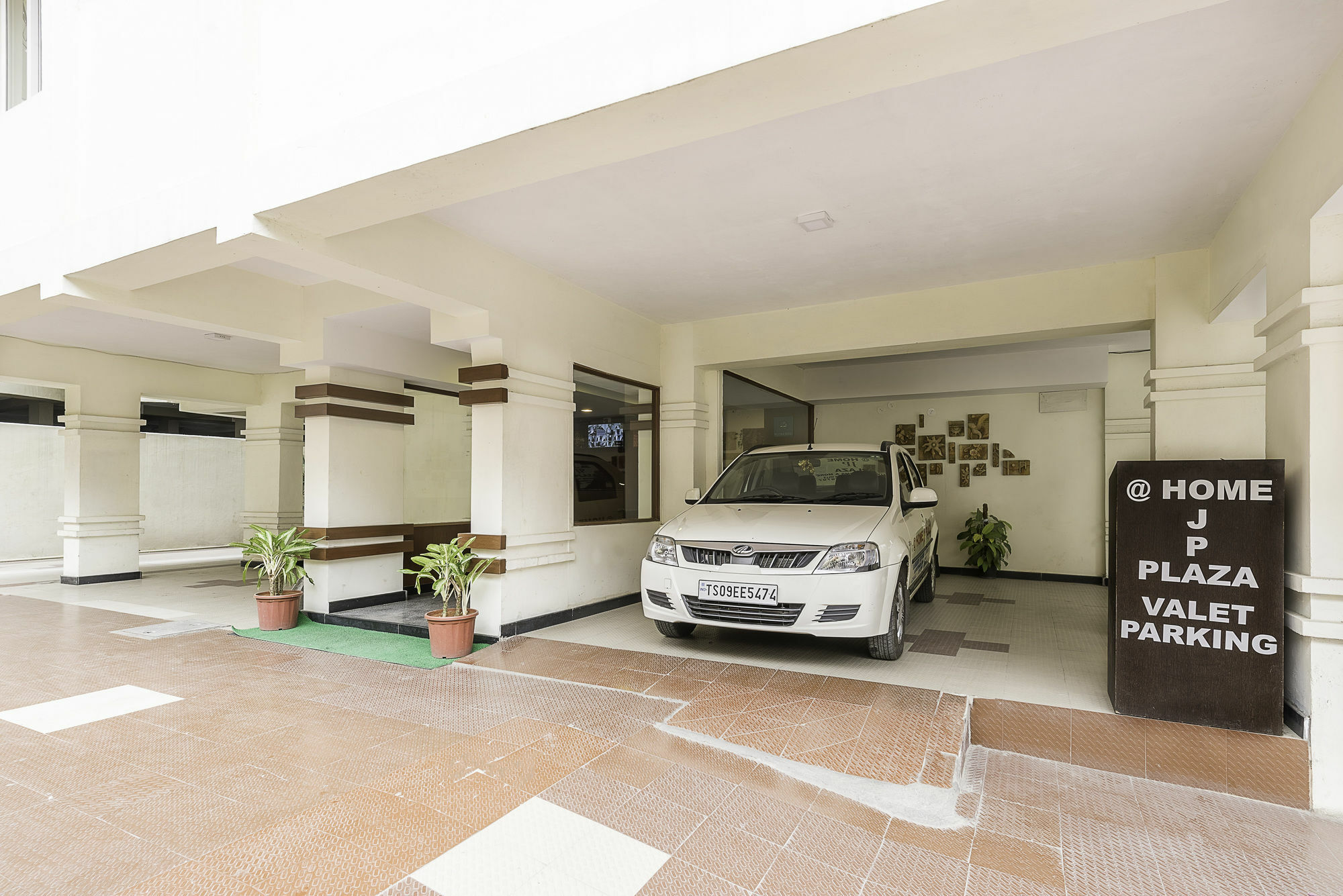 Hotel Treebo Trend Jp Plaza Nampally