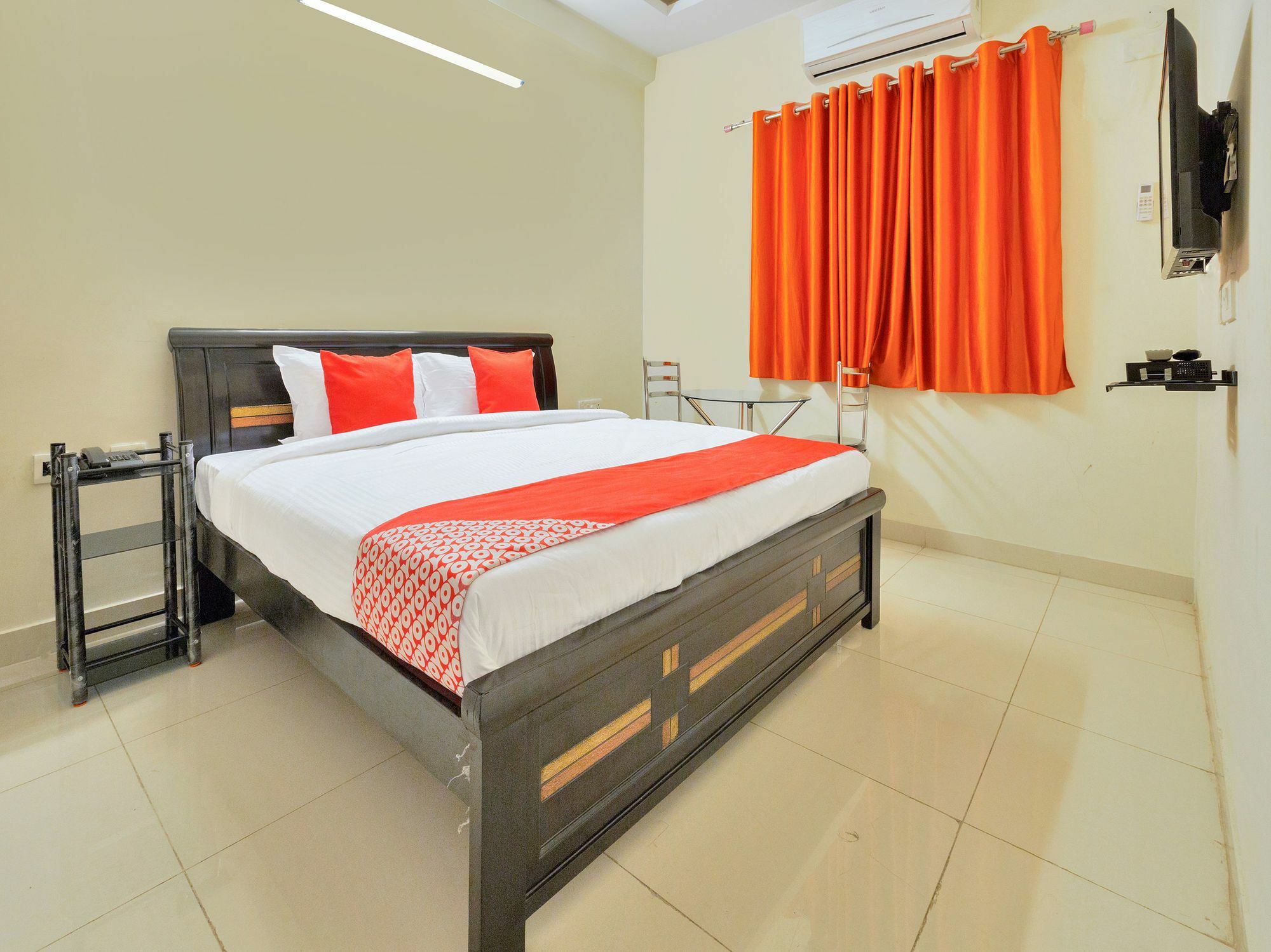 Oyo 11919 Dock Hotel
