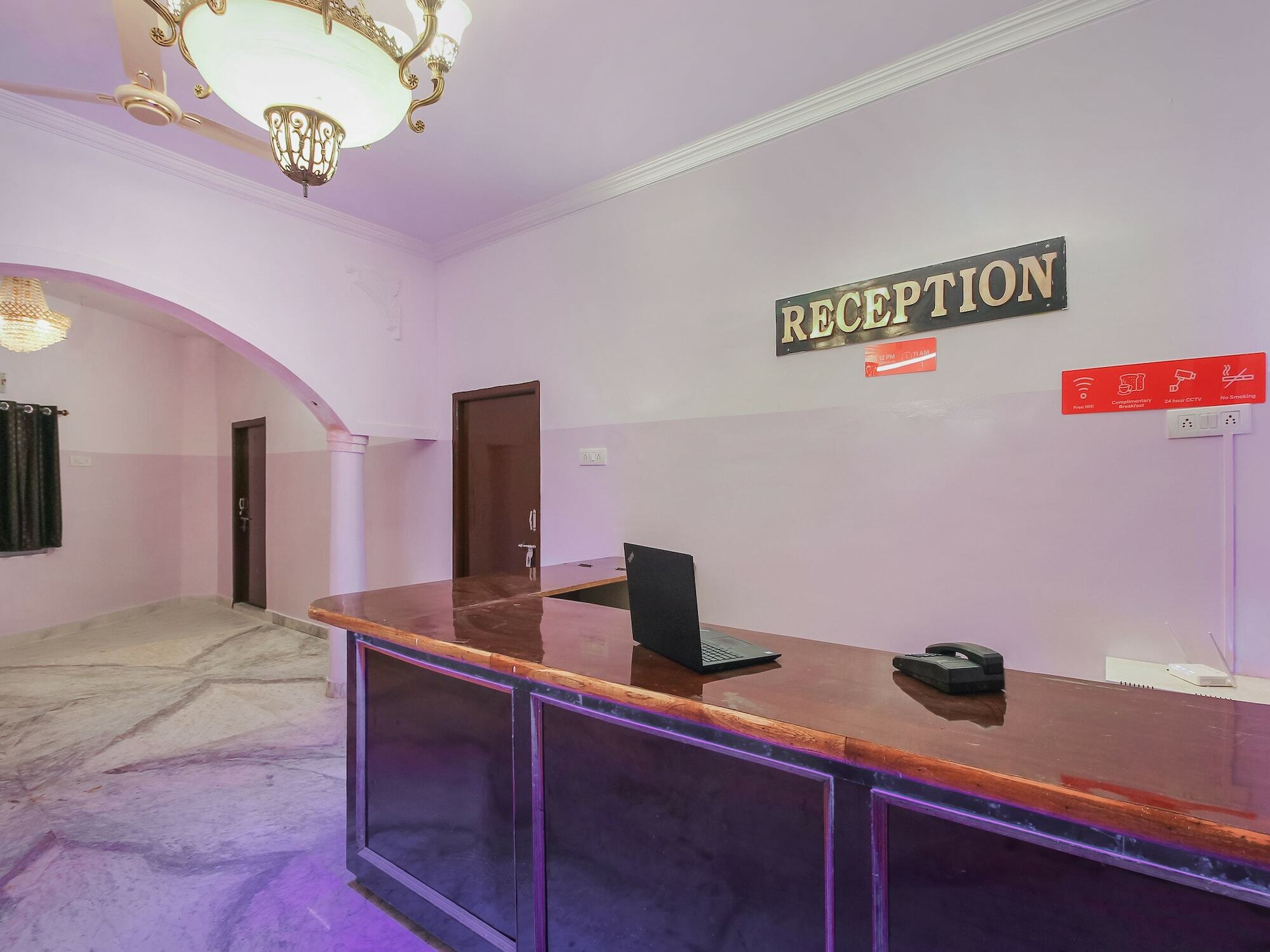 Oyo 22085 Raj Banjara White House Hotel Hyderabad