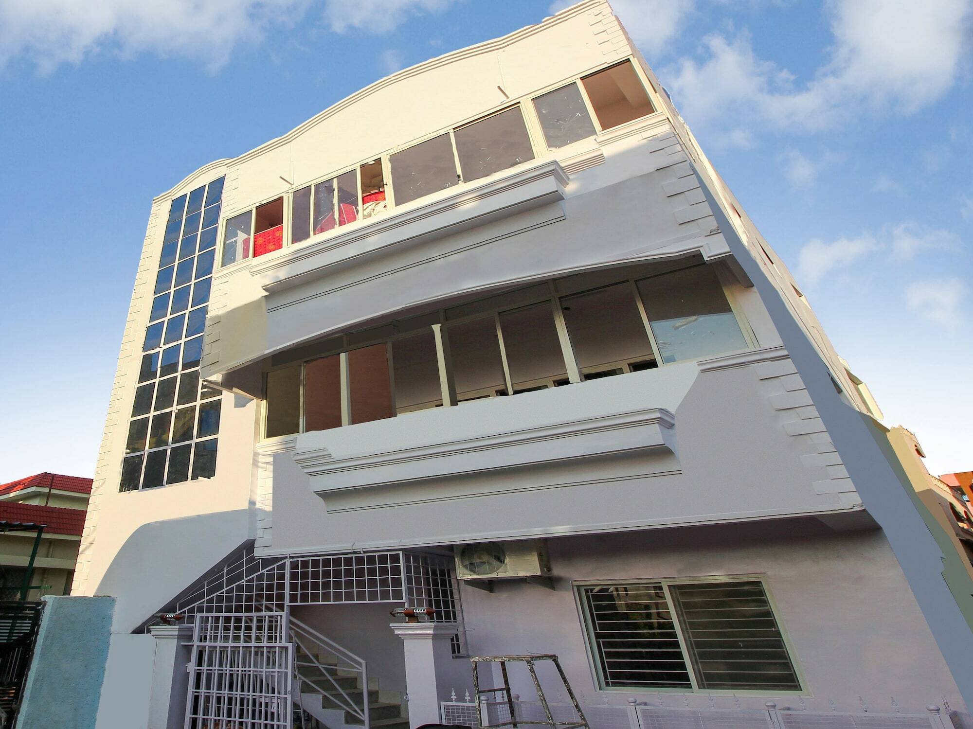 Oyo 22085 Raj Banjara White House Hyderabad