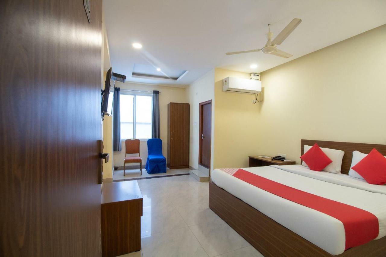 Oyo 11676 Nakshatra Grand Hyderabad