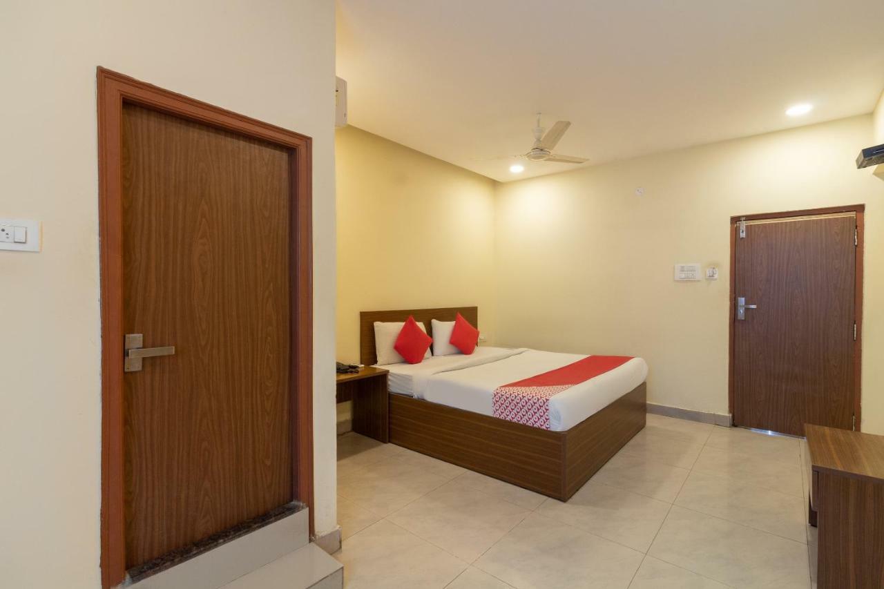 Oyo 11676 Nakshatra Grand Hotel Hyderabad