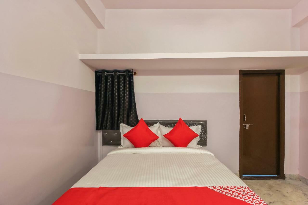 Hotel Oyo 22085 Raj Banjara White House Hyderabad