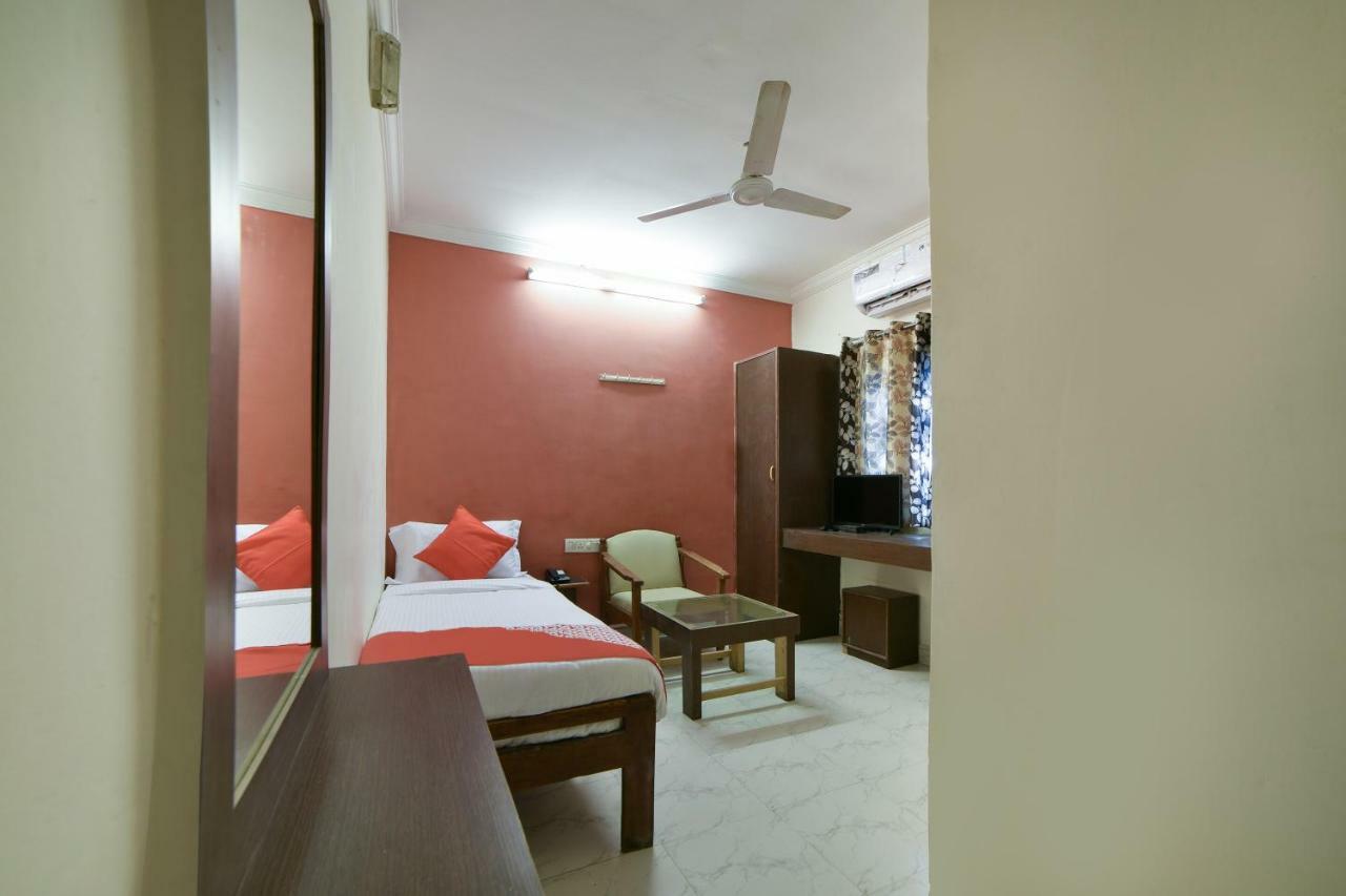 Oyo 16533 Sudarshan 3*