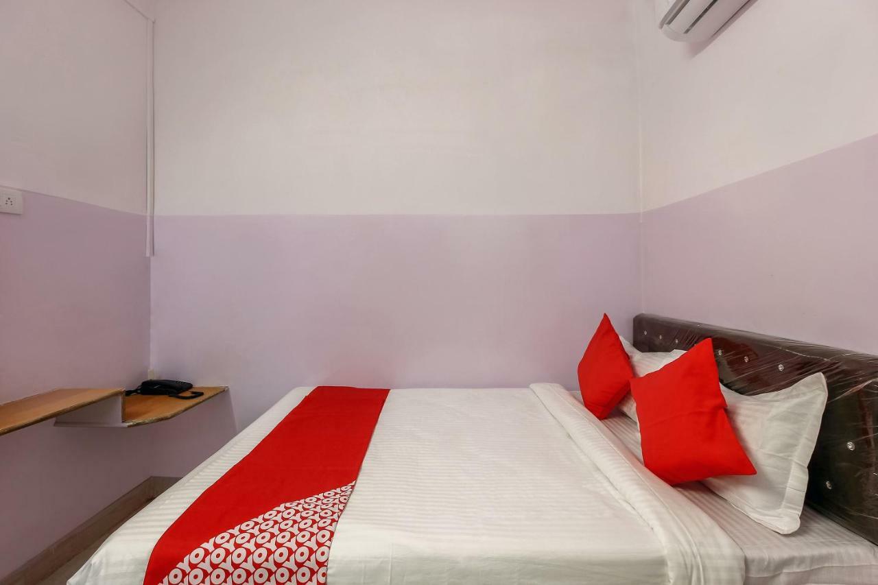 Hotel Oyo 22085 Raj Banjara White House