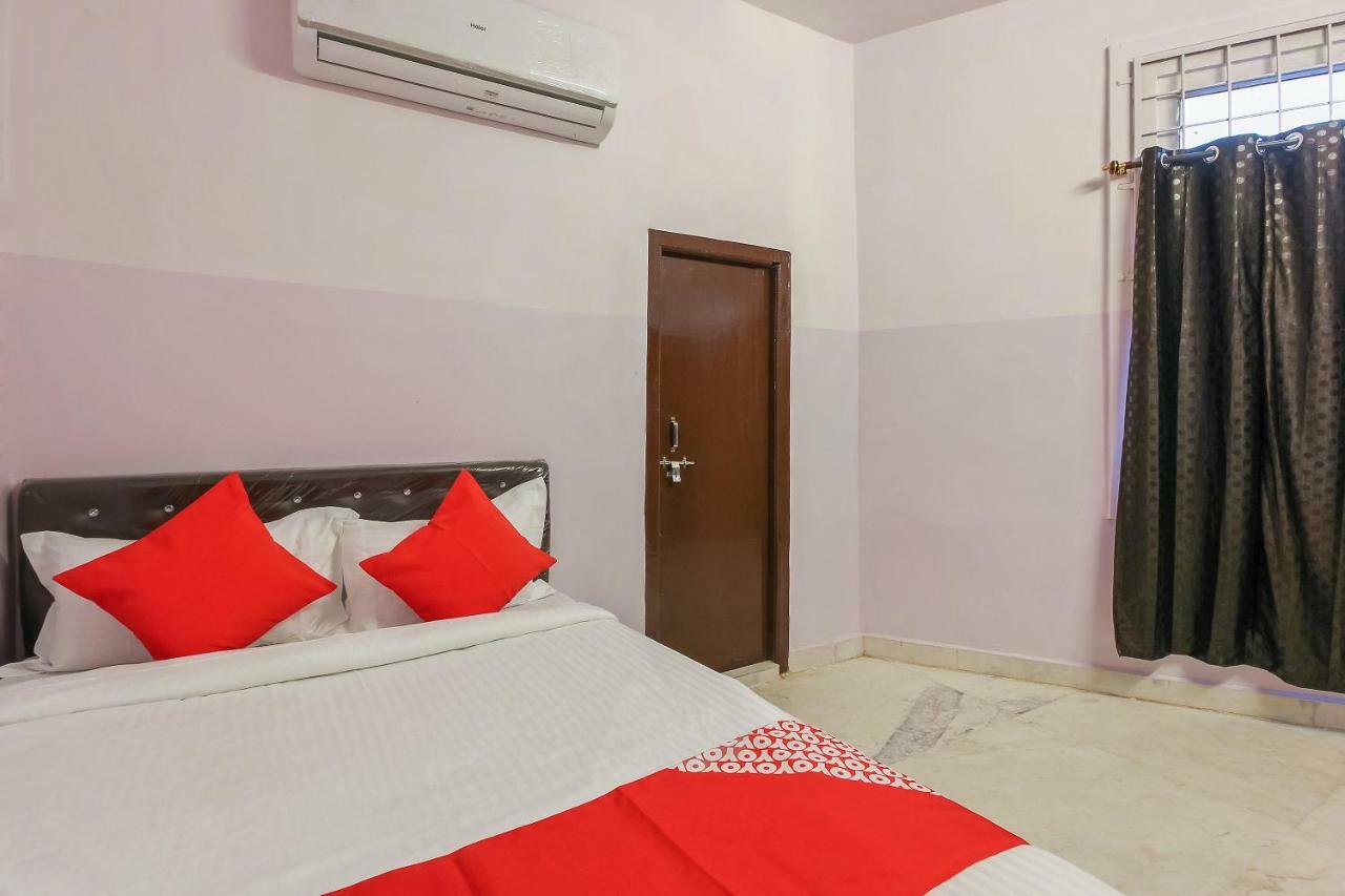 Oyo 22085 Raj Banjara White House Hotel Hyderabad