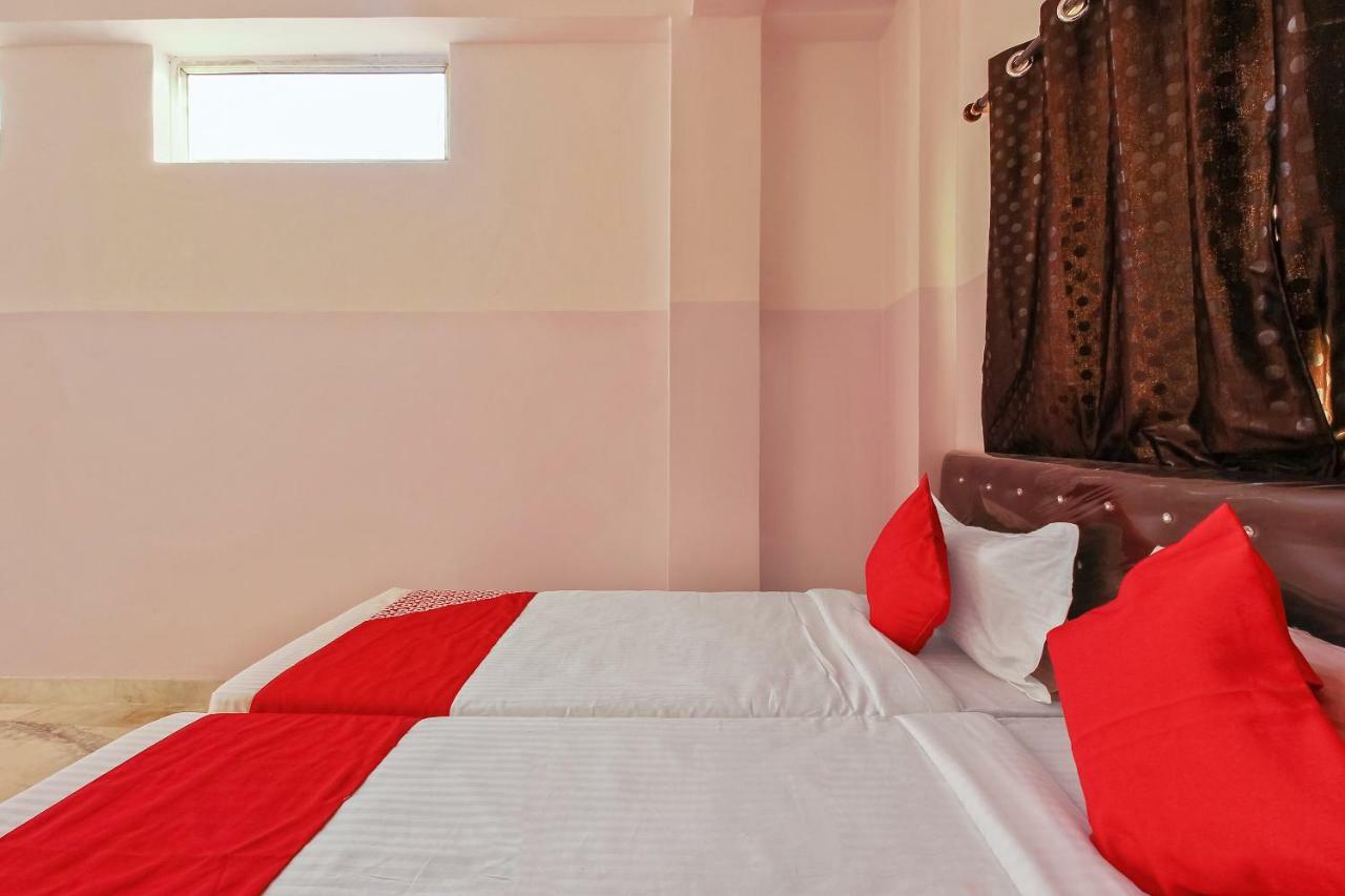 Hotel Oyo 22085 Raj Banjara White House Hyderabad