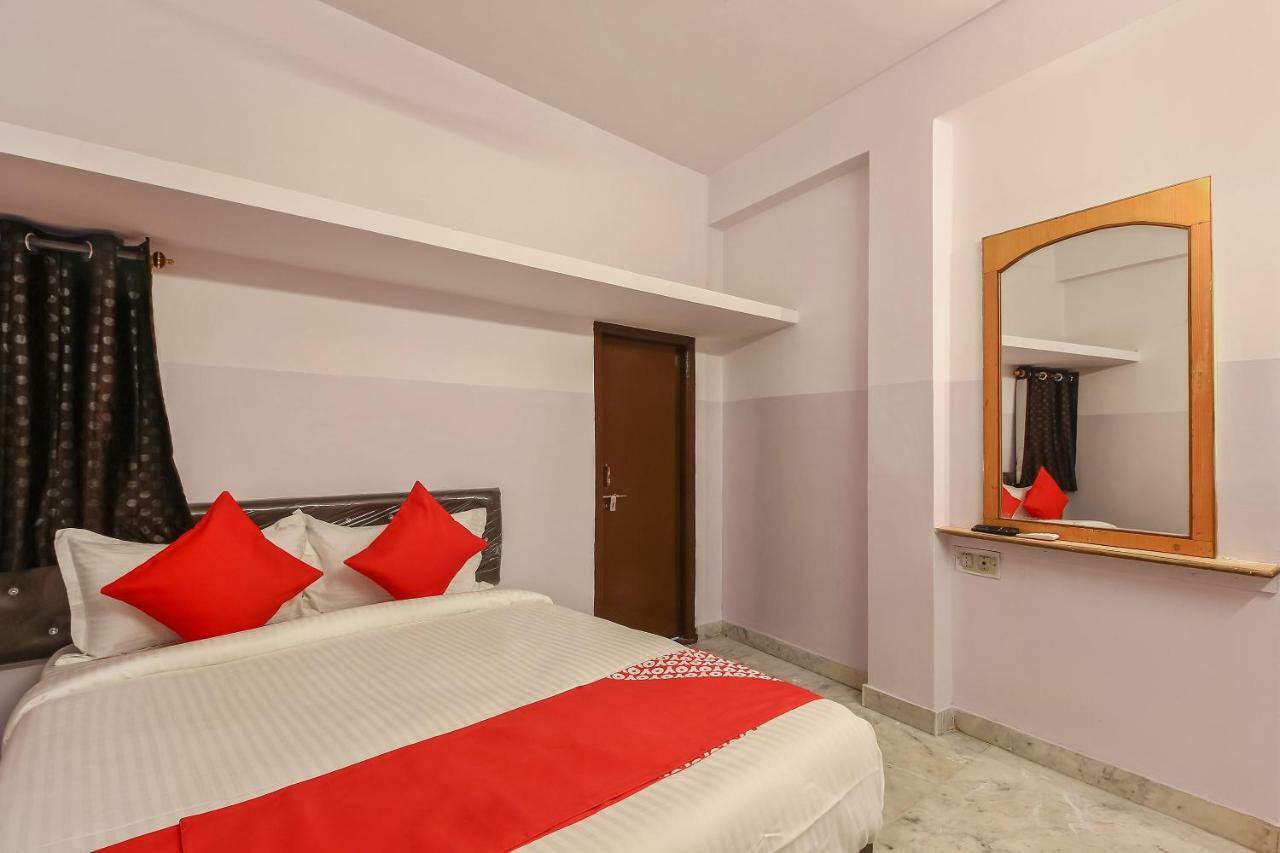 Hotel Oyo 22085 Raj Banjara White House 3*