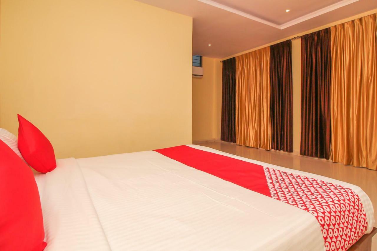 Oyo 7343 Al Shareef Palace 3* Hyderabad