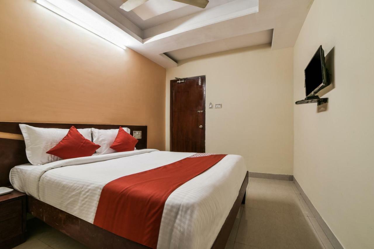 Oyo 16061 Holly Hock Hotel 3*