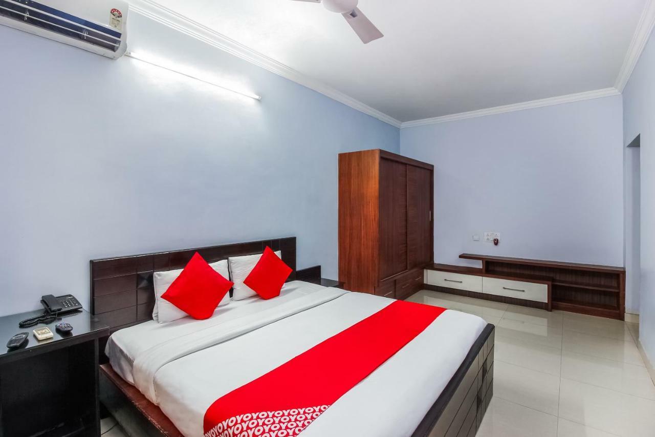 Hotel Oyo 14500 Yesmark Gachibowli