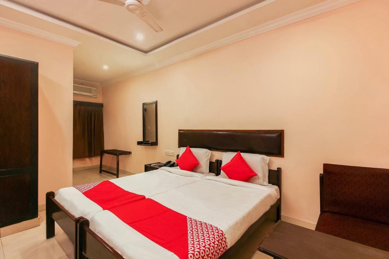 Oyo 18591 Samrat 3* Hyderabad