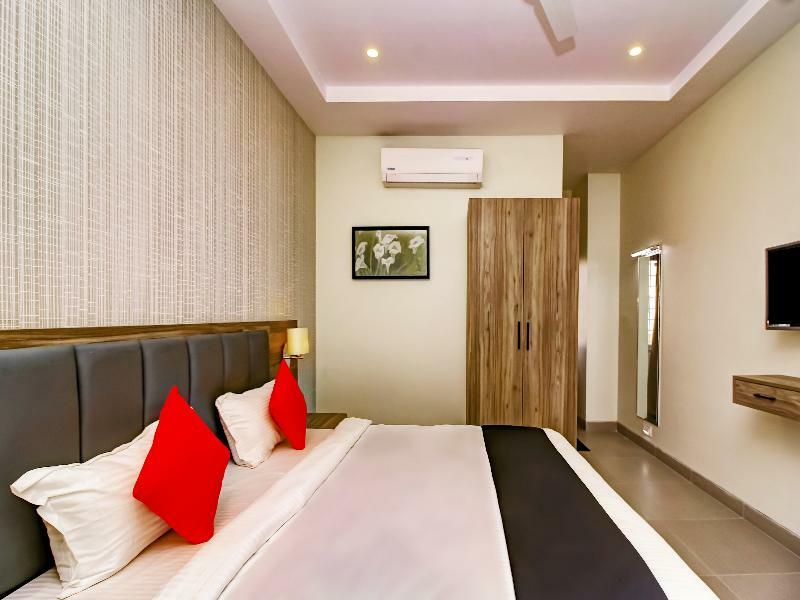 Capital O 28086 Sindhura Grand 3*