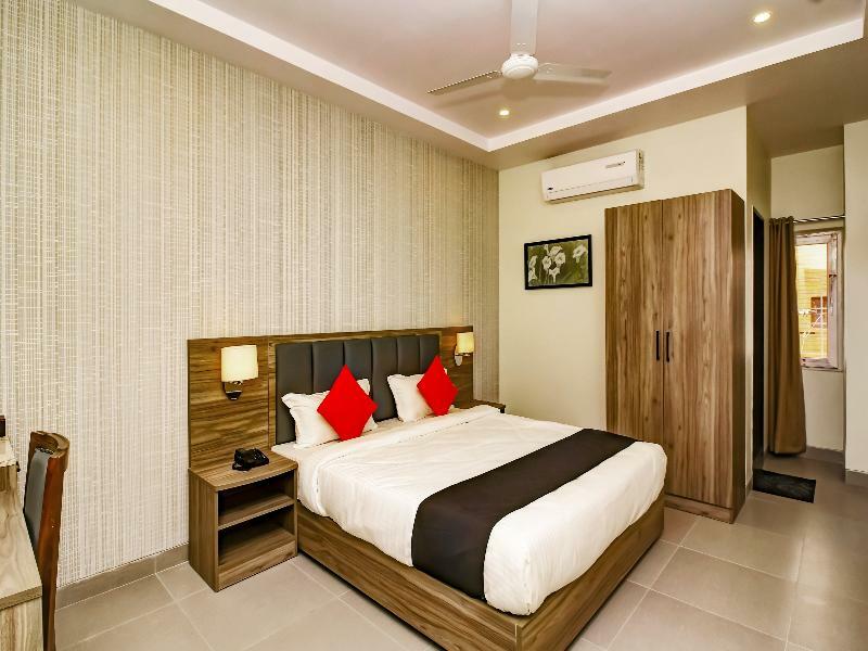 Capital O 28086 Sindhura Grand 3* Hyderabad