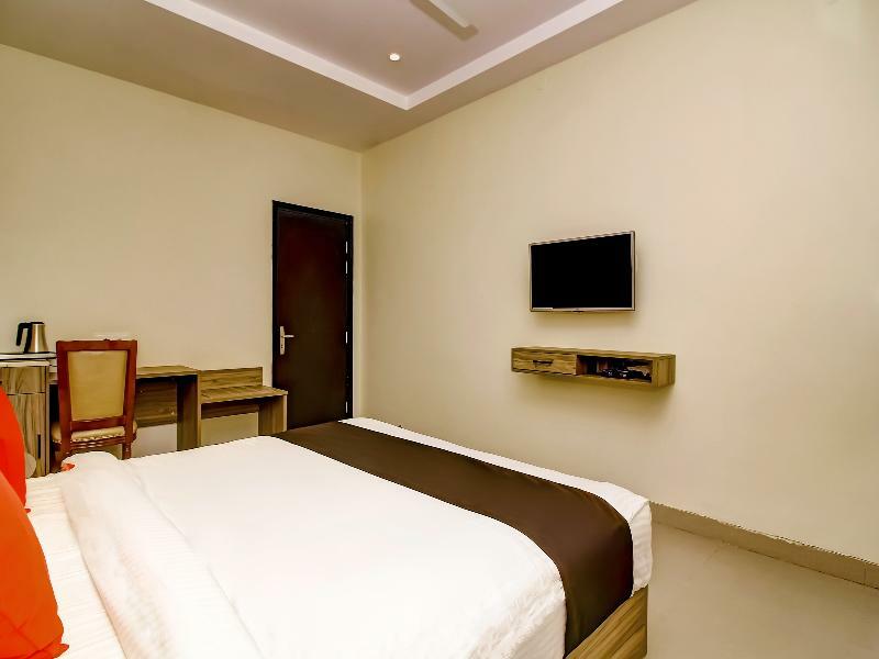 Capital O 28086 Sindhura Grand Hotel