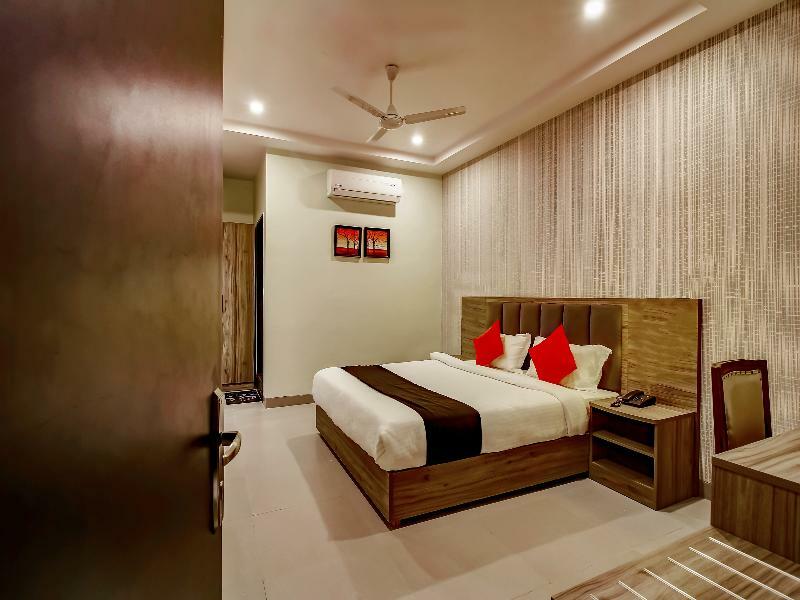 Capital O 28086 Sindhura Grand 3* Hyderabad
