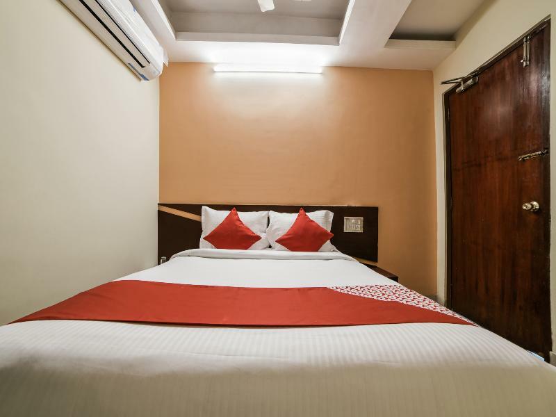 Oyo 16061 Holly Hock Hotel Hyderabad